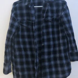 blue plaid button up🧸